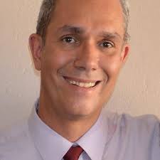 Picture of Dr Vitor Tadeu